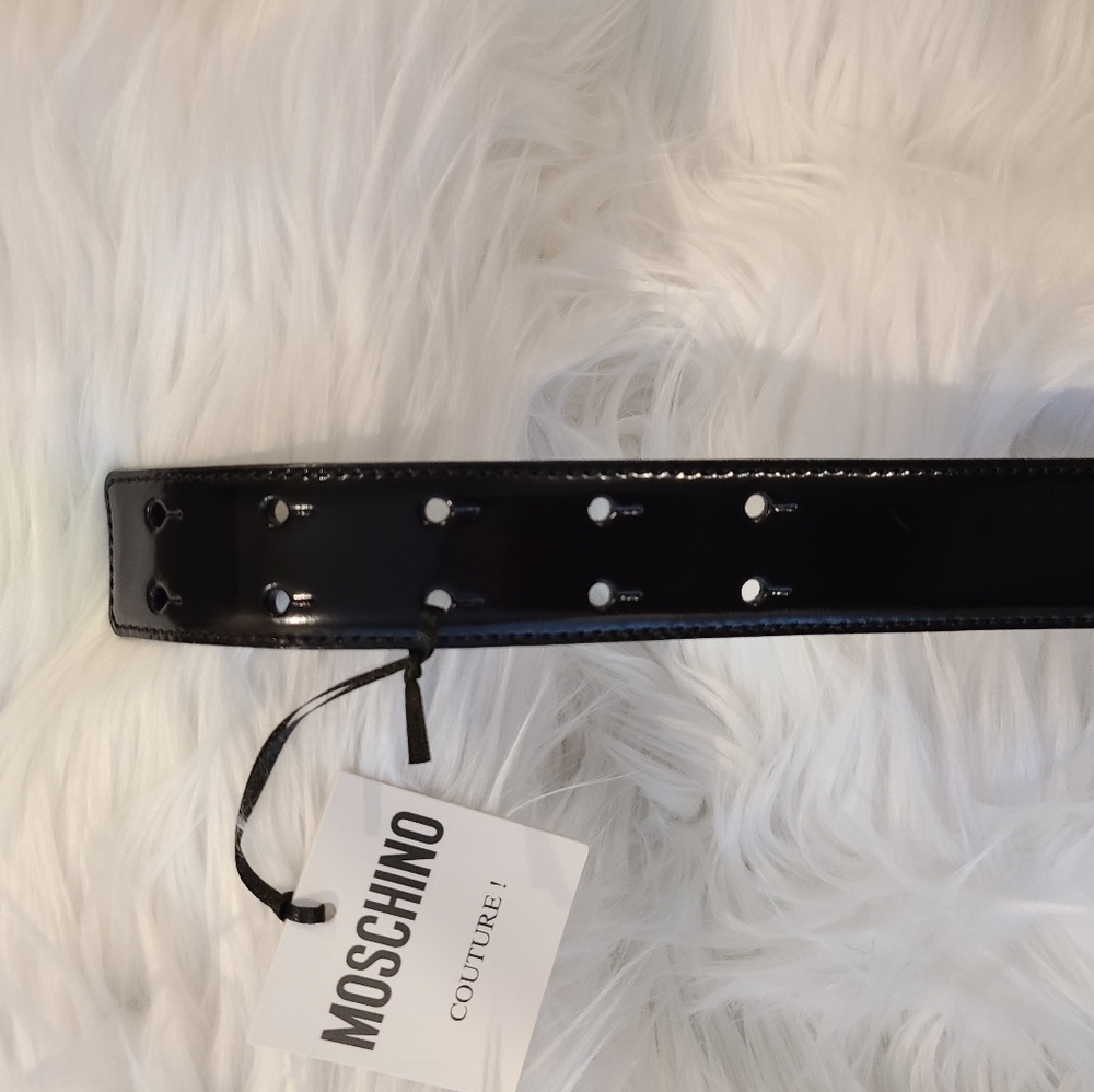 🚫SOLD⛔️MOSCHINO LOGO PLAGUE LEATHER BELT - Picture 5 of 9